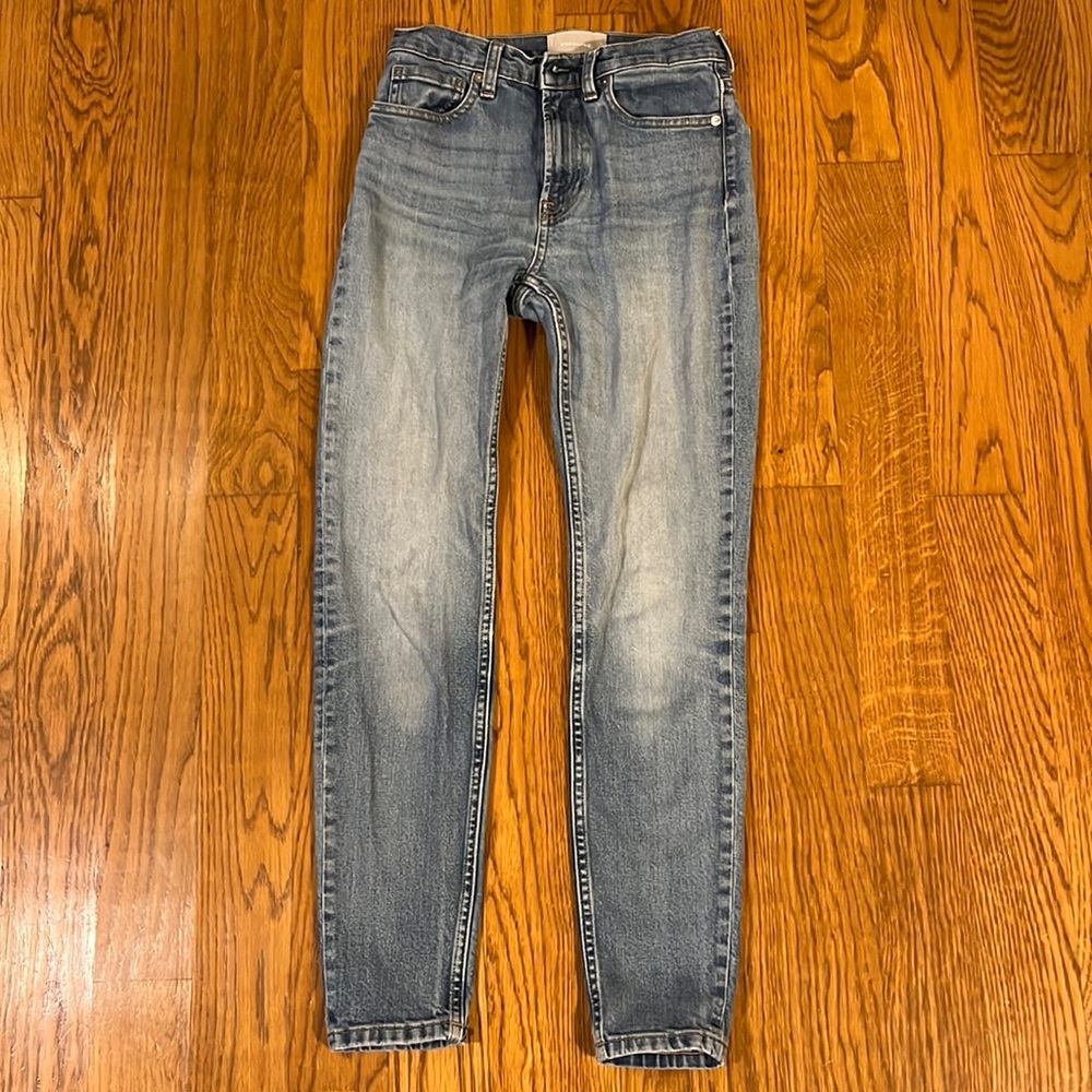 Everlane High-Rise Skinny Jean. Size 27 regular. Mid blue.